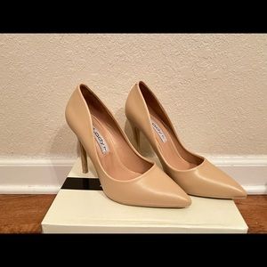 beige (cream) heels,size:7